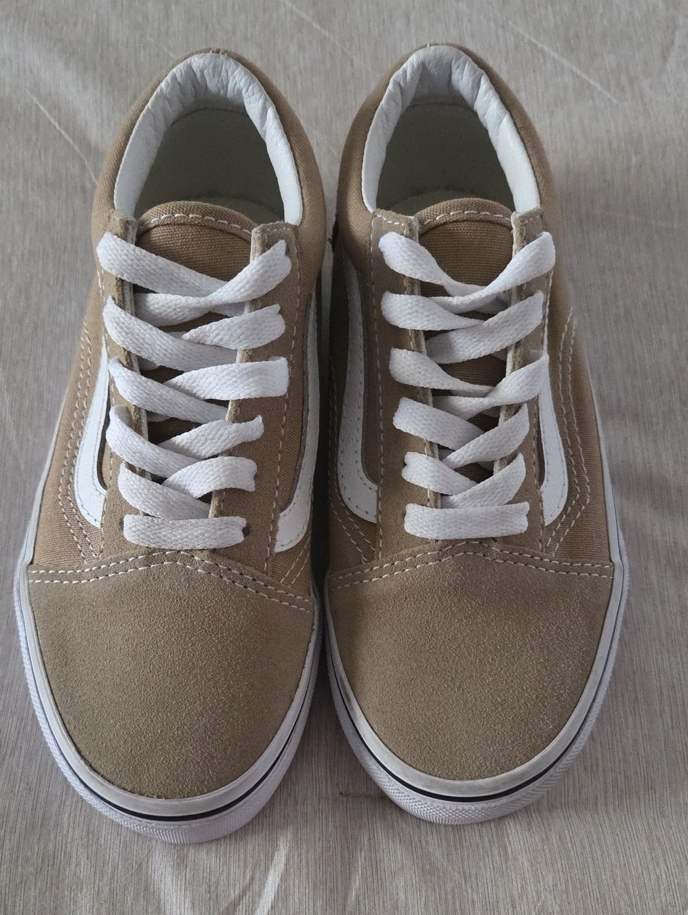 Classic Kids Suede Skate Sneakers in Tan and White Size 1.5